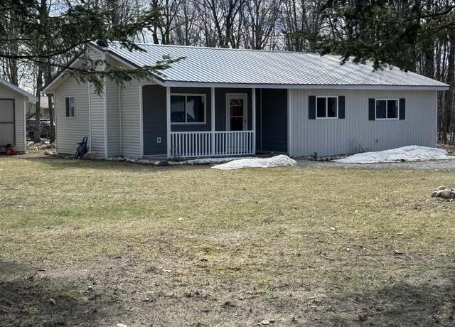Property at 204 Burgundy Way, Roscommon, MI 48653, 4 beds, 2 baths