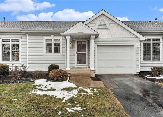 Property at 275 Shoreside North SE, Grand Rapids, MI 49548, 2 beds, 2.5 baths