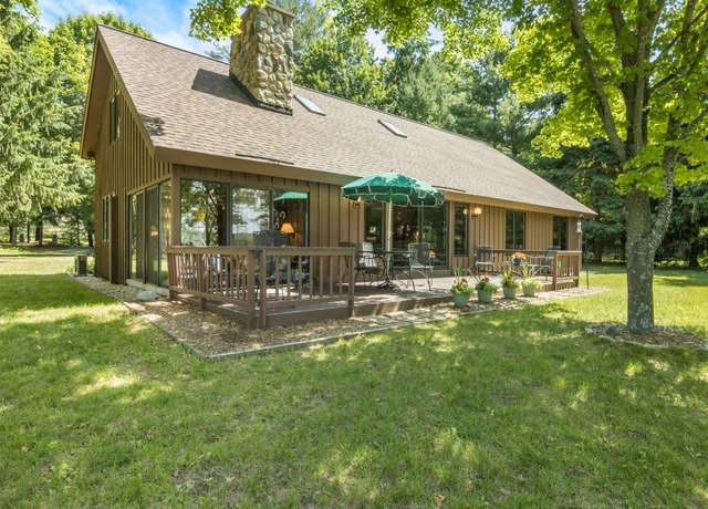 Property at 7679 Briar Ln, Bellaire, MI 49615, 4 beds, 2.5 baths