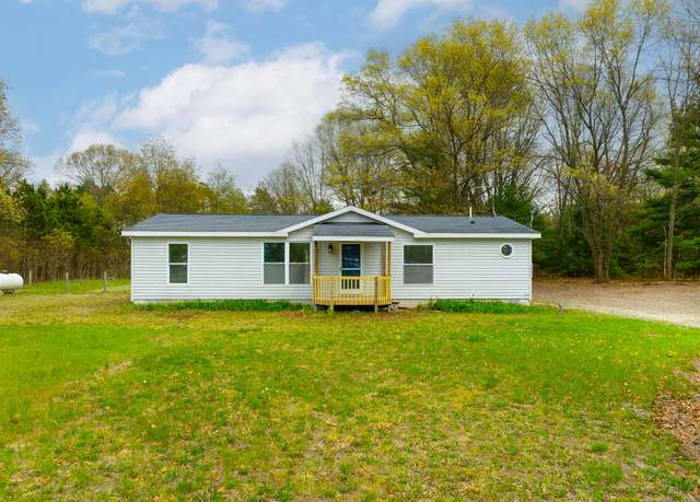 Property at 4885 E Apple Ave, Muskegon, MI 49442, 3 beds, 2 baths