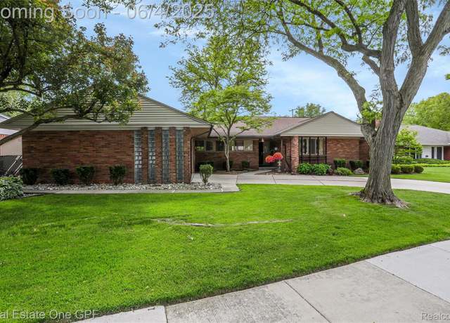 Property at 439 Barclay Rd, Grosse Pointe Farms, MI 48236, 3 beds, 2.5 baths