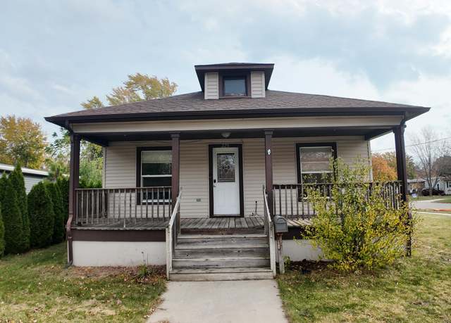 Property at 220 S Eastern Ave, Grand Haven, MI 49417, 5 beds, 2 baths