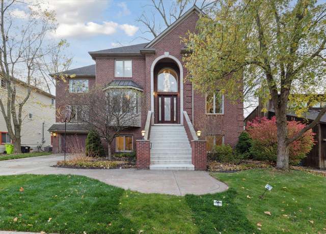 Property at 5750 Sunnycrest Dr, West Bloomfield, MI 48323, 5 beds, 4.5 baths