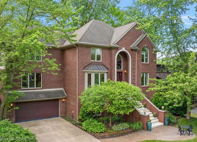 Property at 5750 Sunnycrest Dr, West Bloomfield, MI 48323, 5 beds, 4.5 baths