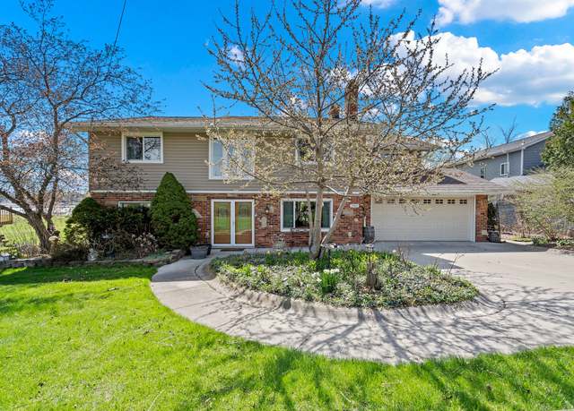 Property at 2901 School Lake Dr, Brighton, MI 48843, 5 beds, 3 baths
