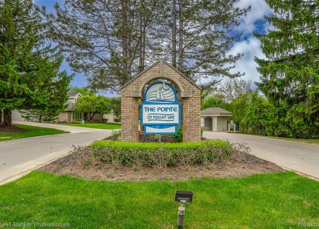 Property at 6560 Pleasant Lake Ct #11, West Bloomfield, MI 48322, 3 beds, 3.5 baths