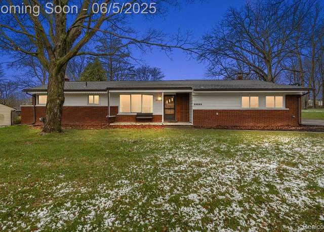 Property at 28333 Bayberry Rd, Farmington, MI 48331, 3 beds, 1.5 baths