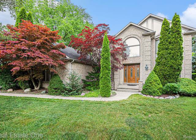 Property at 158 Telford Dr, Troy, MI 48085, 3 beds, 3 baths