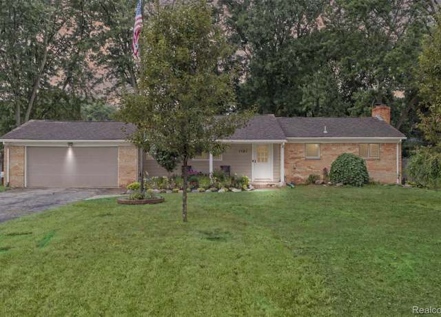 Property at 1301 Bielby St, Waterford, MI 48328, 3 beds, 2.5 baths