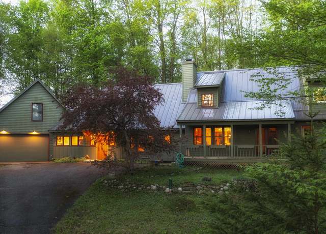 Property at 1615 Randolph St, Traverse City, MI 49684, 4 beds, 3.5 baths