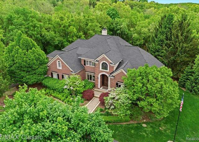 Property at 2833 Stone Meadow Dr, Milford, MI 48380, 4 beds, 4.5 baths