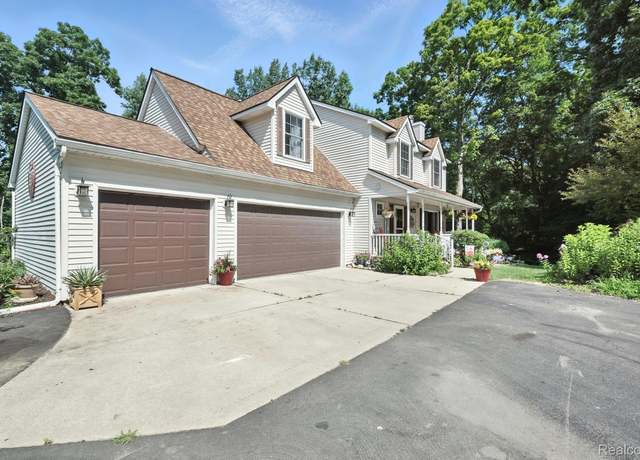 Property at 2008 Laurel Oak Dr, Howell, MI 48855, 4 beds, 3.5 baths