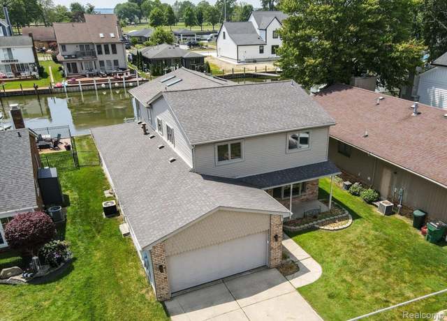Property at 37793 Circle Dr, Harrison Township, MI 48045, 3 beds, 2 baths