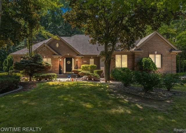Property at 53145 Alyssa Ct, Shelby Twp, MI 48315, 4 beds, 3.5 baths
