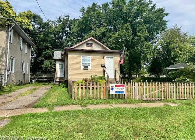 Property at 606 Church St, Monroe, MI 48161, 2 beds, 1 bath