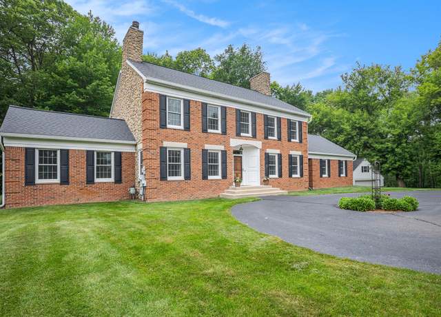 Property at 5750 Rolling Hills Dr, Rochester, MI 48306, 3 beds, 2.5 baths
