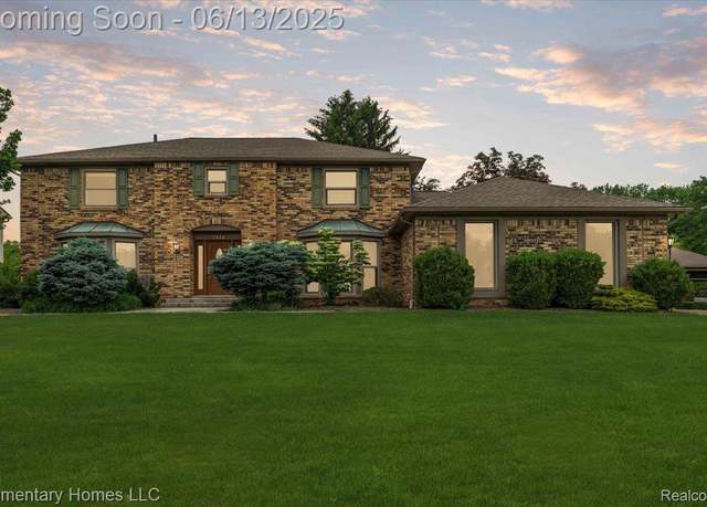 Property at 2456 Red Maple Dr, Troy, MI 48098, 4 beds, 2.5 baths
