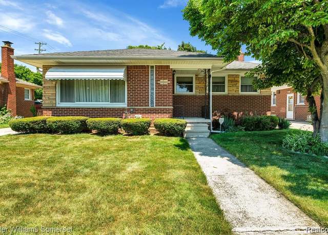 Property at 18015 Empire Ave, Eastpointe, MI 48021, 3 beds, 2 baths