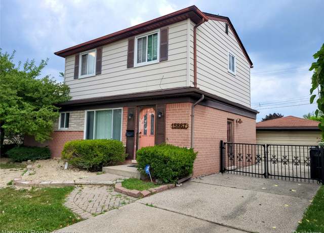 Property at 15867 Loreto St, Roseville, MI 48066, 5 beds, 2.5 baths