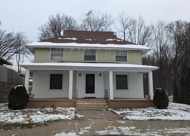 Property at 2521 Hillside Dr NW, Grand Rapids, MI 49544, 6 beds, 2 baths