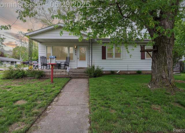 Property at 136 W 1st St, Gladwin, MI 48624, 3 beds, 1.5 baths