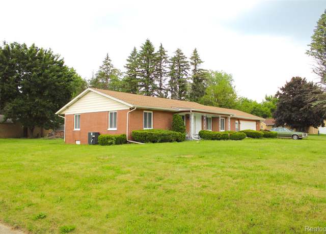 Property at 5095 Camborne Ct, Flint, MI 48504, 4 beds, 2.5 baths