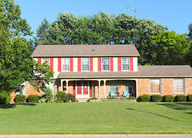 Property at 486 Charing Cross Dr, Grand Blanc, MI 48439, 4 beds, 2.5 baths
