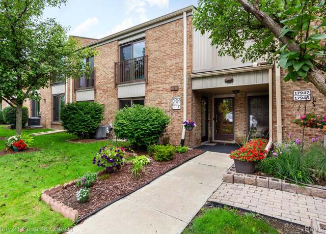 Property at 17951 University Park Dr #80, Livonia, MI 48152, 2 beds, 2 baths