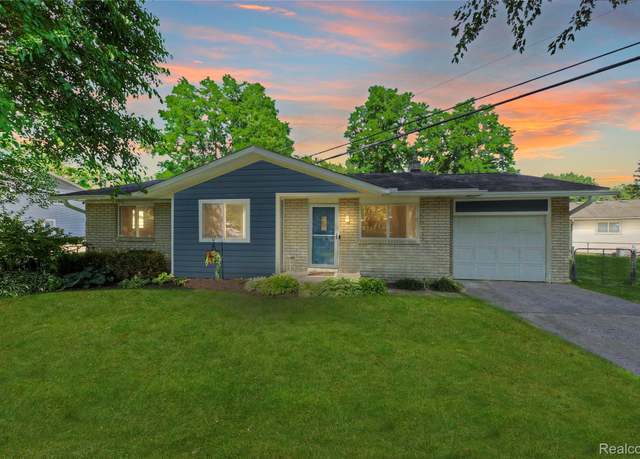 Property at 160 W Beechdale St, Commerce Township, MI 48382, 3 beds, 1.5 baths