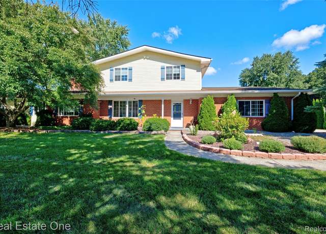 Property at 484 Broad Meadow Blvd, Oxford Charter Township, MI 48371, 5 beds, 3.5 baths