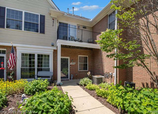 Property at 1018 Shiawassee Cir, Howell, MI 48843, 2 beds, 2 baths