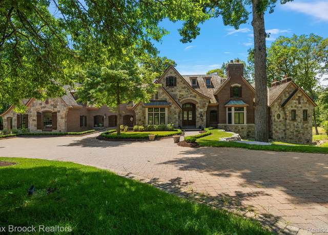 Property at 7420 Inner Circle Dr, Bloomfield Hills, MI 48301, 6 beds, 6 baths