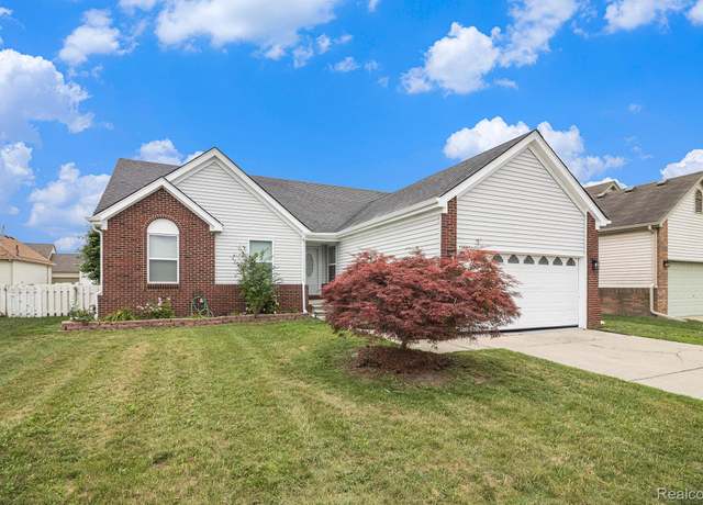 Property at 46684 E Briarwood Dr, Chesterfield, MI 48051, 3 beds, 2 baths