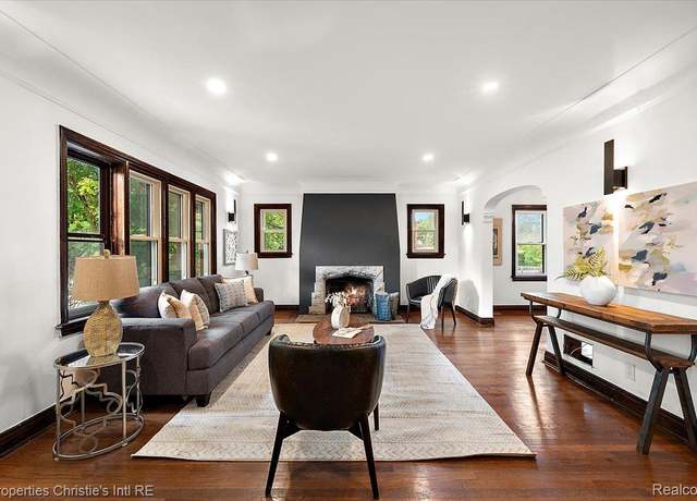 Property at 17214 Pennington Dr, Detroit, MI 48221, 4 beds, 2.5 baths