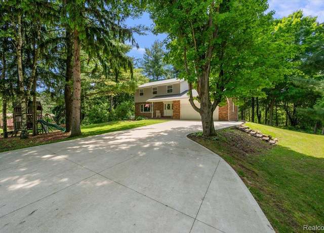 Property at 5836 Ewalt Rd, Imlay City, MI 48444, 5 beds, 2.5 baths