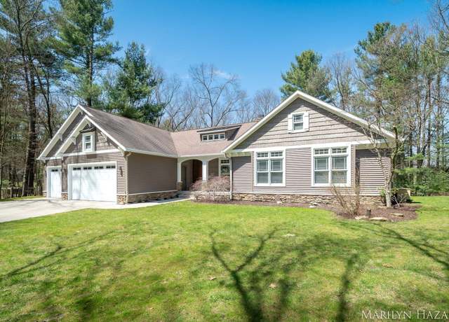 Property at 11815 Henrietta Dr NE, Rockford, MI 49341, 5 beds, 3.5 baths
