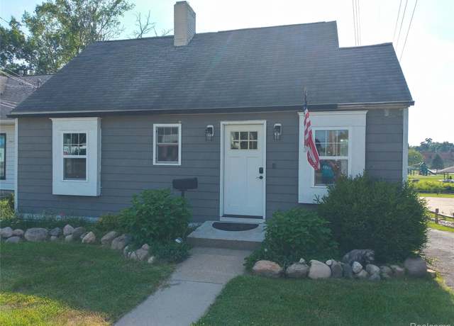 Property at 501 N Leroy St, Fenton, MI 48430, 3 beds, 2 baths