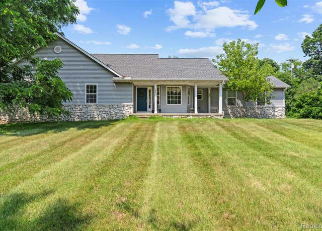 Property at 1631 E M 36, Pinckney, MI 48169, 3 beds, 2.5 baths