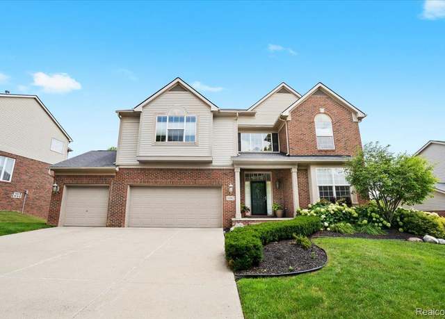 Property at 16962 Algonquin Dr, Northville, MI 48168, 4 beds, 4.5 baths