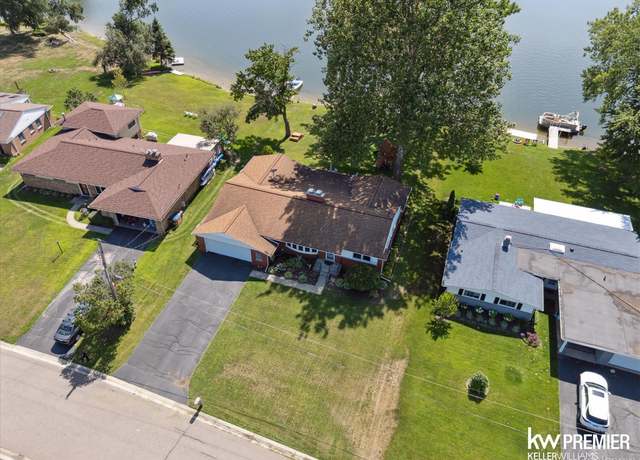 Property at 475 Berry Patch Ln, White Lake, MI 48386, 3 beds, 2 baths