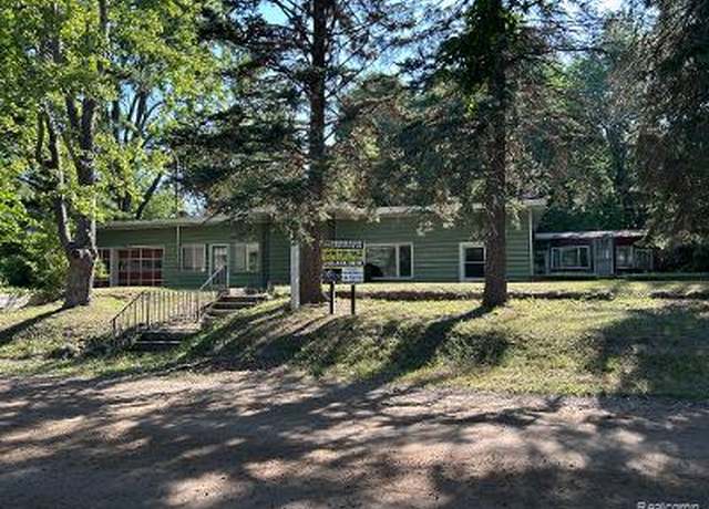Property at 4831 Georgia Dr, Lake Orion Village, MI 48359, 2 beds, 1 bath