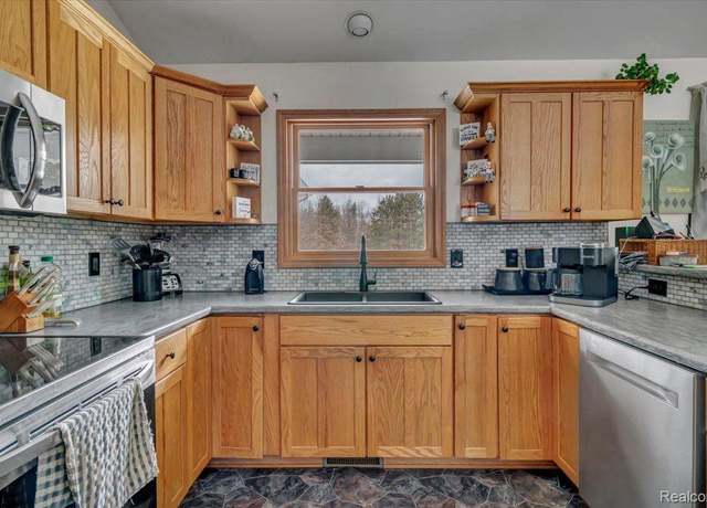 Property at 2509 E Blackmore Rd, Mayville, MI 48744, 3 beds, 2.5 baths