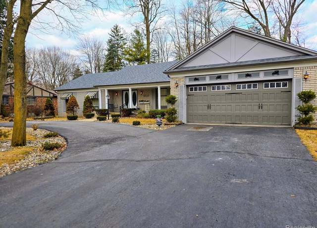 Property at 16945 Canterbury St, Livonia, MI 48154, 3 beds, 3 baths