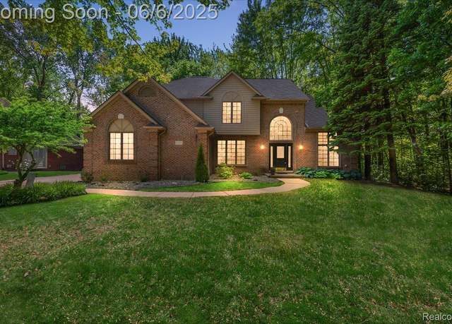 Property at 53629 Wayburn Ct, Utica, MI 48315, 4 beds, 2.5 baths
