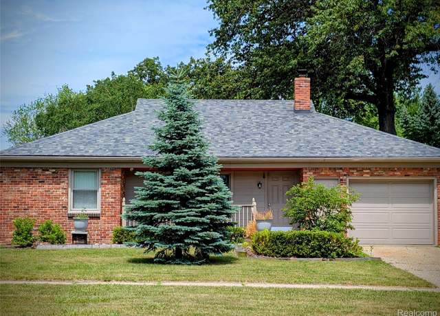 Property at 1221 Center Ave, Port Huron, MI 48060, 3 beds, 3 baths