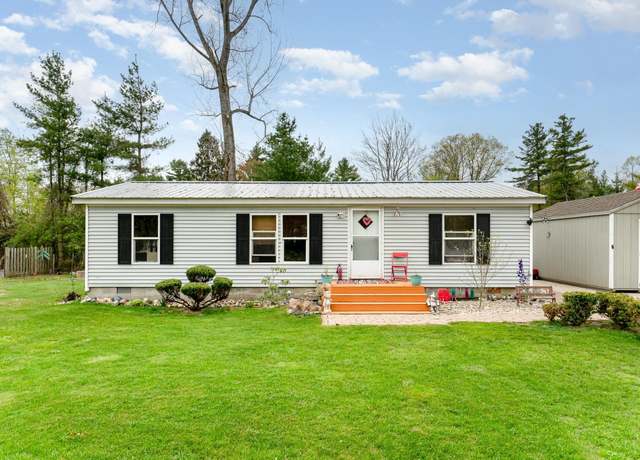 Property at 1035 3rd St, Tawas City, MI 48763, 3 beds, 2 baths