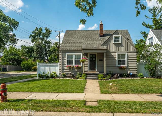 Property at 2001 Brockton Ave, Royal Oak, MI 48067, 3 beds, 1.5 baths