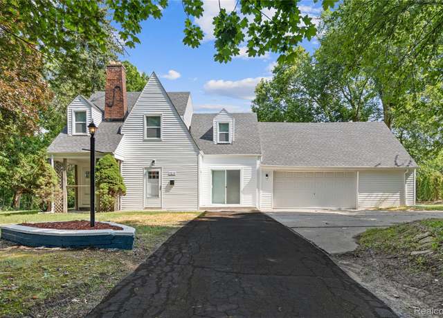 Property at 9838 Grosse Ile Pkwy, Redford, MI 48138, 4 beds, 1.5 baths