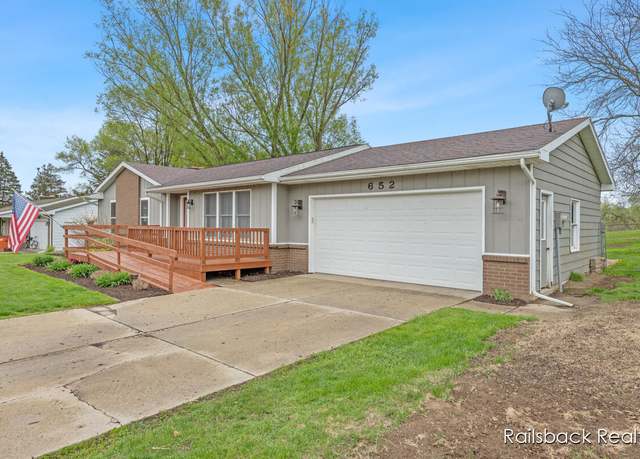 Property at 652 Marway St NW, Comstock Park, MI 49321, 4 beds, 3 baths