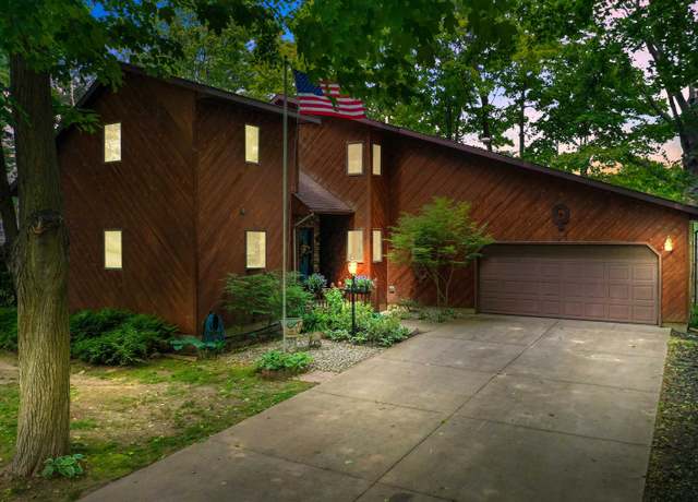 Property at 525 Grove St, Lake City, MI 49651, 3 beds, 2.5 baths